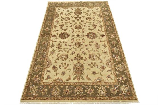Agra Rug 6'1'' x 9'4'' Cream Wool/Silk Traditional Hand-Knotted Oriental Carpet