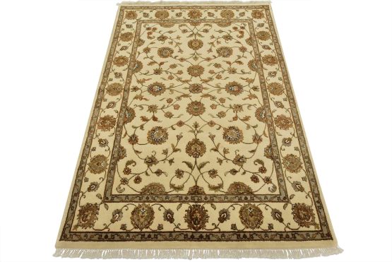 Agra Rug 4'11'' x 7'2'' Ivory Wool/Silk Traditional Hand-Knotted Oriental Carpet