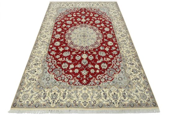 Fine Nain Rug 8' x 11'3'' Red Wool Traditional Hand-Knotted Oriental Carpet