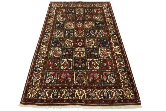 Bakhtiari Rug 5'3'' x 8' Multicolor Wool Vintage Hand-Knotted Oriental Carpet